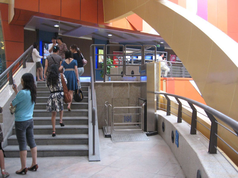 <b>無障礙升降機</b>