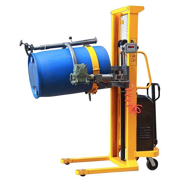 電升電翻帶稱(chēng)的多功能油桶車(chē)YL520-1