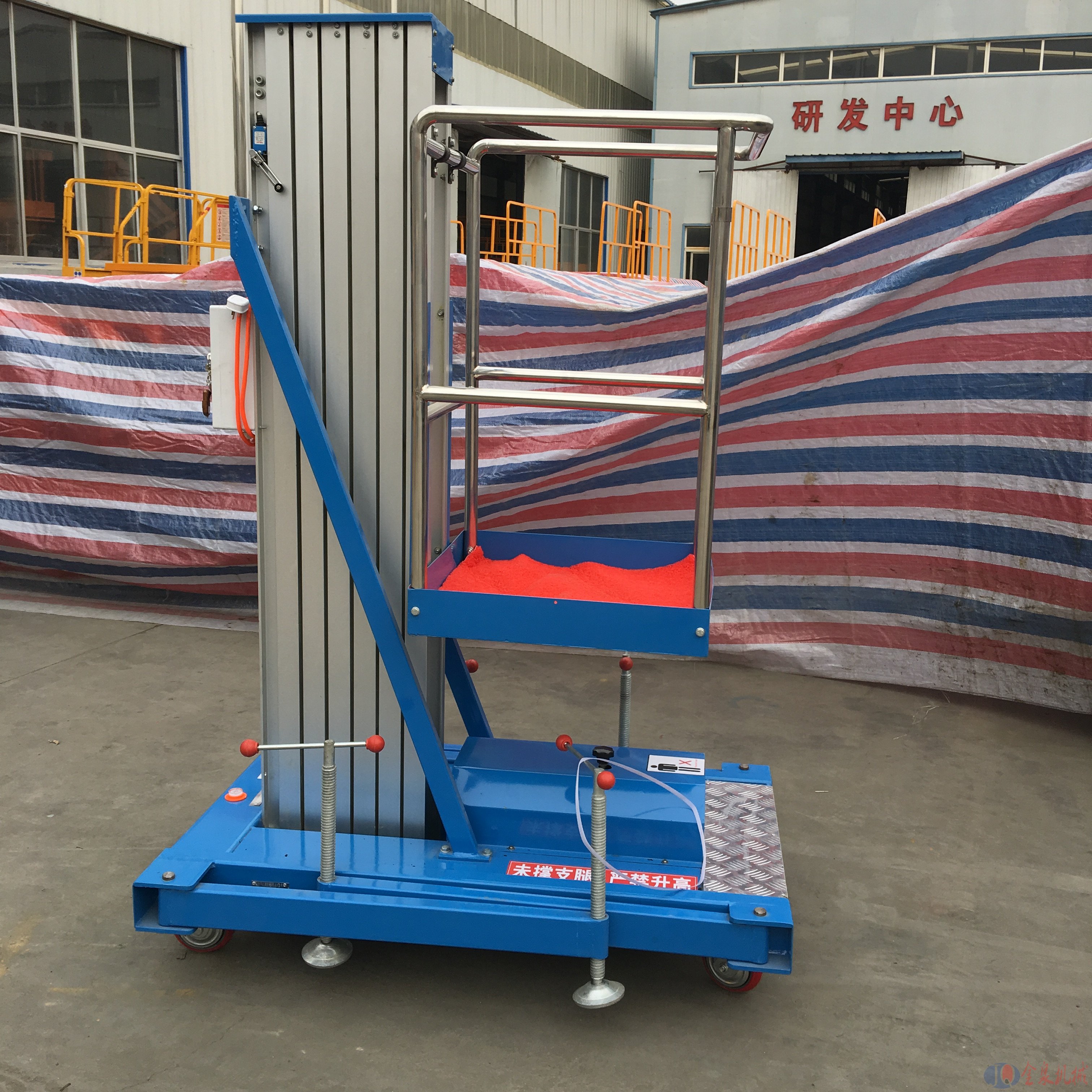 單柱鋁合金升降機(jī) 單柱鋁合金升降機(jī)